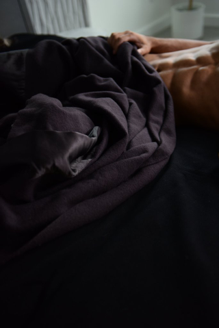 Illustration for article titled 5 Luxury Blankets and Throws fir for a Queen